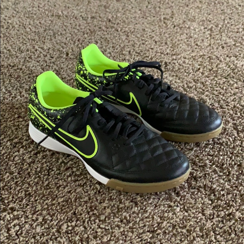 Nike Uptempo Indoor Soccer Shoes